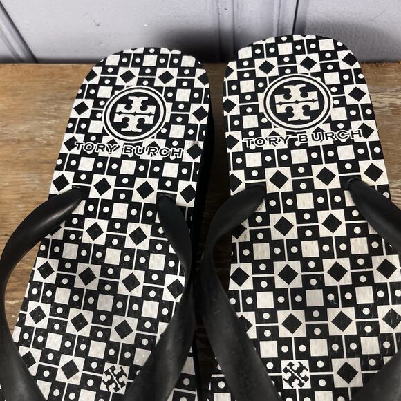 Tory Burch Wedge Platform Flip Flops Sz 8 Sandals Black White Geometric Resort - Picture 10 of 12